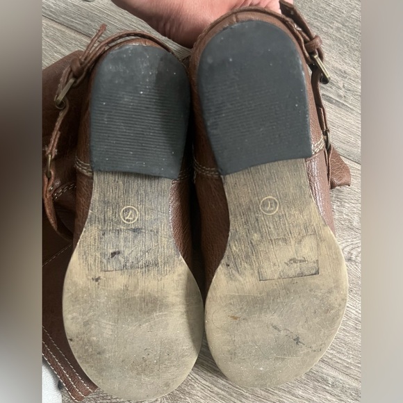 Breckell’s double-buckle riding knee boots with red contrast zipper. - Picture 5 of 5